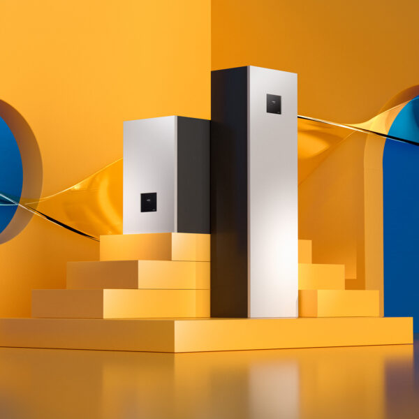 MTF Shop Samsung Klimaanlage Wärmepumpe Österreich | Hocheffiziente Samsung ClimateHub und Wand-Hydro Inneneinheiten auf einem Podest – Modernes Design und platzsparende Technik für nachhaltiges Heizen und Kühlen in Ihrem Zuhause.